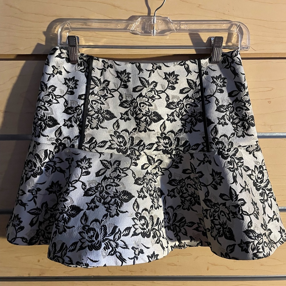 Juicy Couture modern short, mini  skirt Size 2